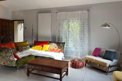 Rochefort-du-Gard House | House in Rochefort with Private Pool & AC