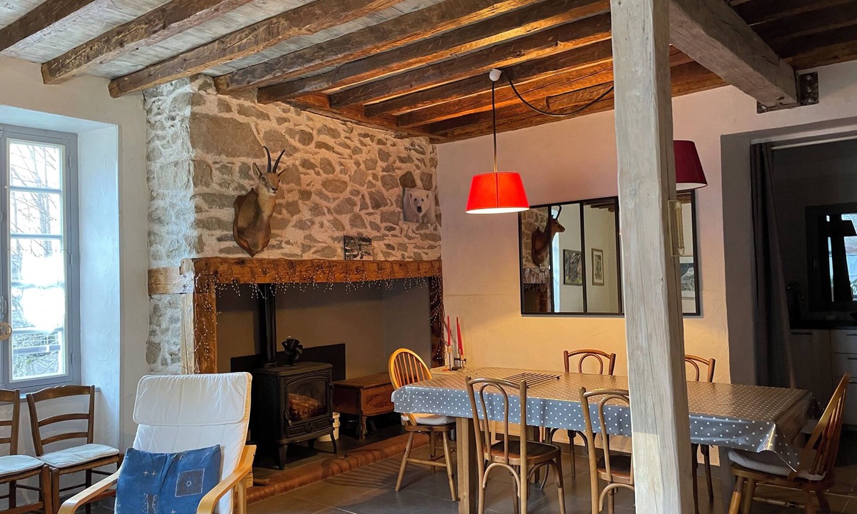 Cauterets House | House sleeps 6, 5 minutes to 10 minutes walk from the thermal baths and cable cars,