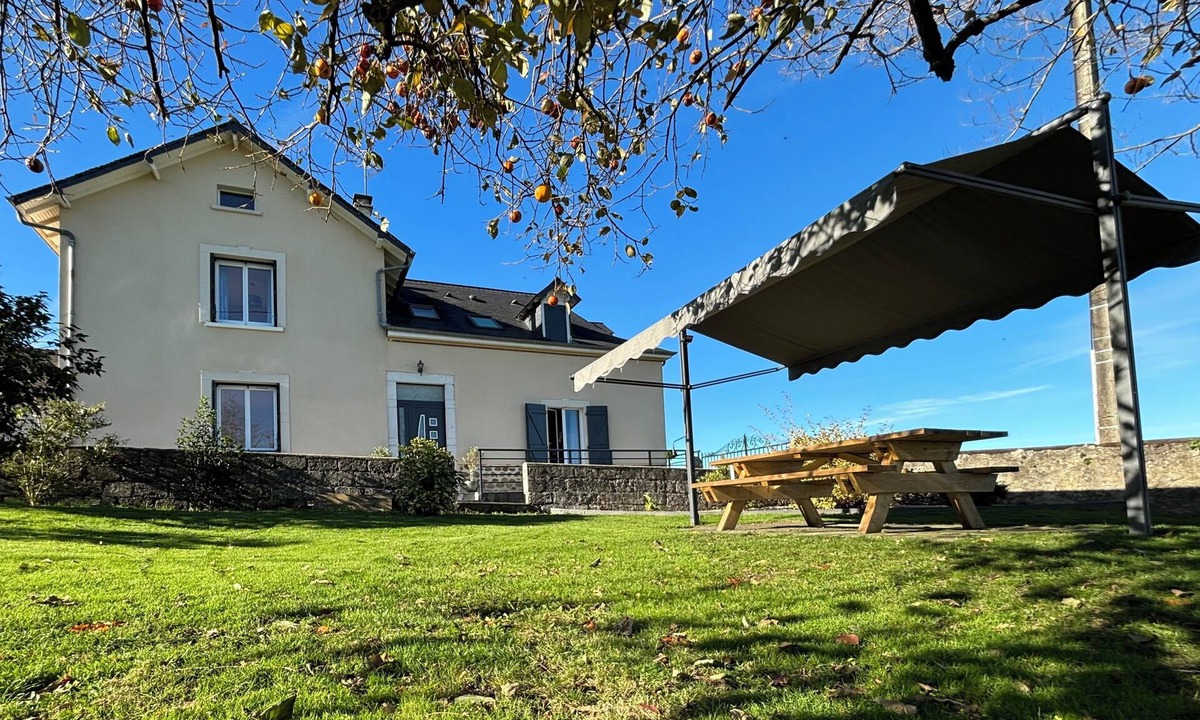Asson House | House with swimming pool and bowling green at the foot of the Pyrenees
