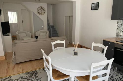 Ay Apartment | Hyper centre Maison le petit Bouchon