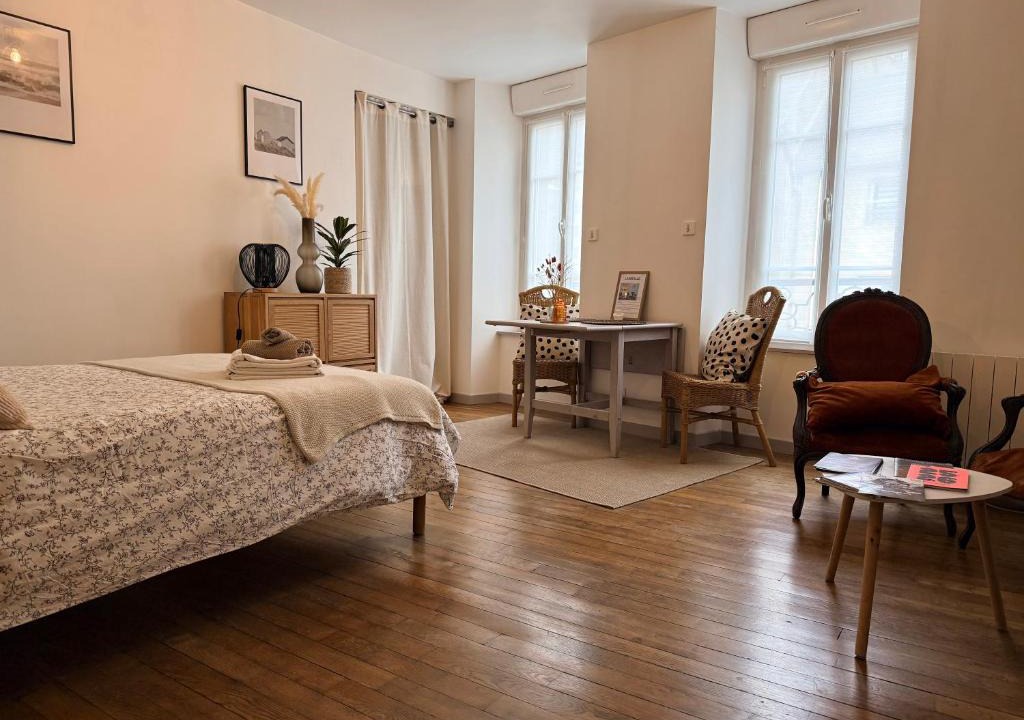 Lamballe Apartment | Idéal couple & pro centre calme, wifi, proche gare