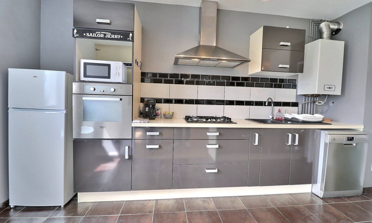 Troyes Apartment | ideal PRO/family*WiFi*private parking*quiet