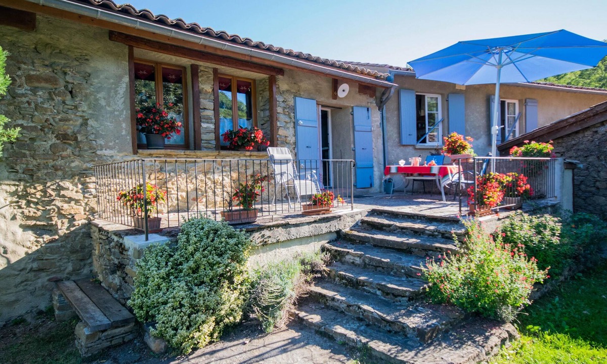 Montferrier House | In the middle of Pyrenees with views of Montsegur