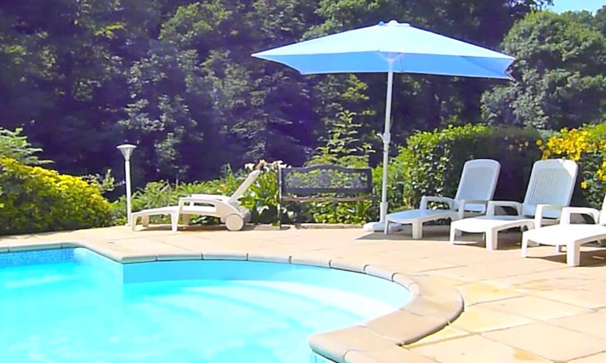 Plouguenast House | In the nature, along the river with sport activities and swimming pool
