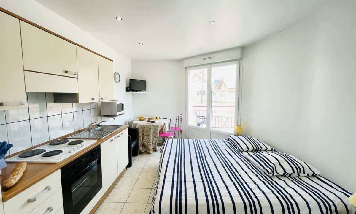 Forges-les-Bains Apartment | Jean de la Fontaine : Studio proche des Thermes