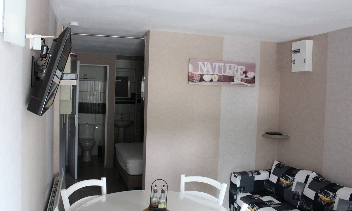 Saint-Die Apartment | Jujuouragan 1