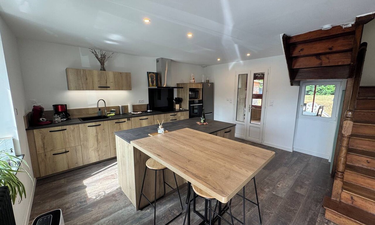 Bannalec House | Just minutes from everything! Family townhouse close to all amenities