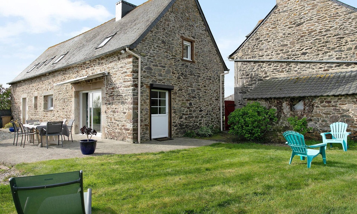 Ploezal House | Kereven Cottage – Charming Breton Longhouse