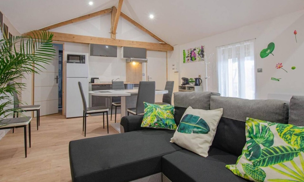 Joncreuil Apartment | Kingfisher. In the countryside between Lac du Der and lakes and the Foret d'Orient