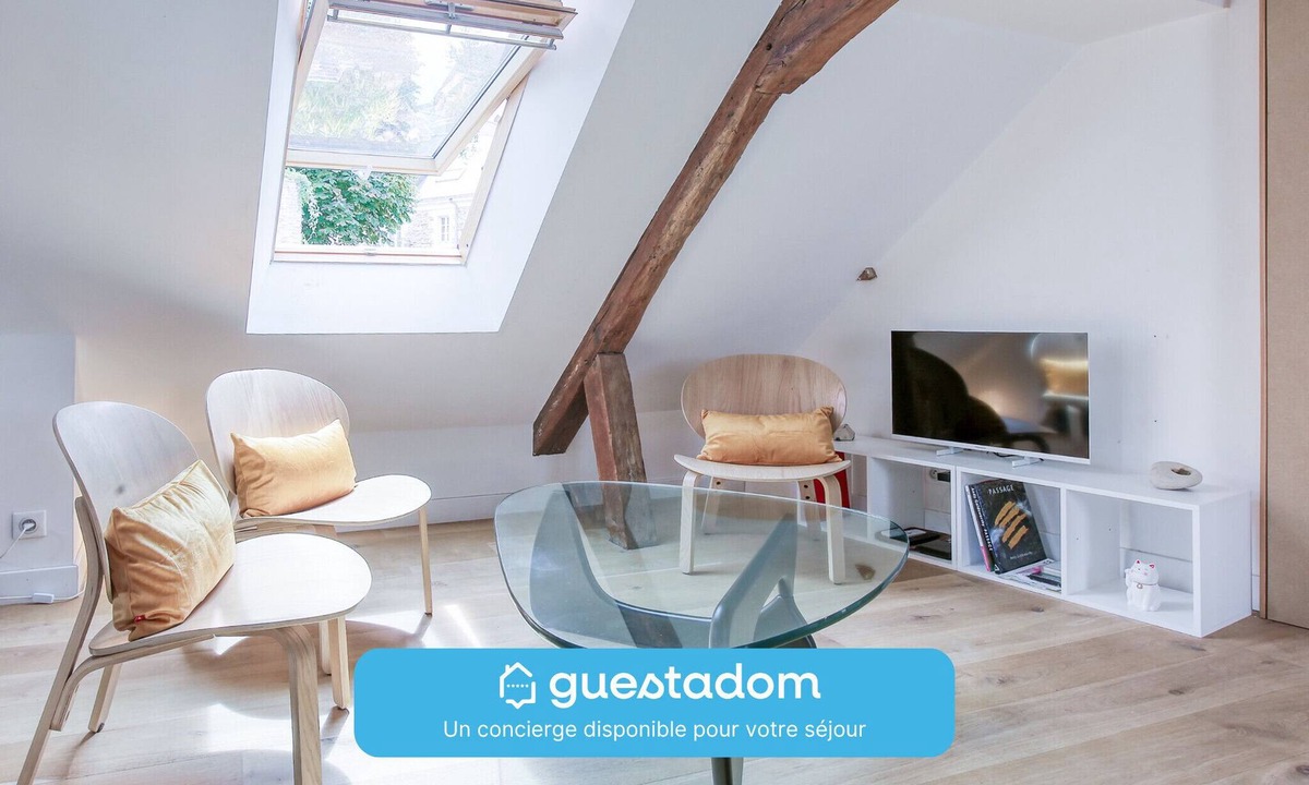 Downtown Angers Apartment | Là-Haut - Wifi - Centre-ville