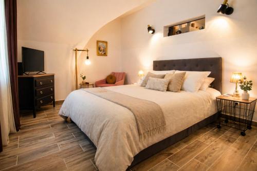 Remoulins Apartment | L'écrin du Pont du Gard - Parking gratuit - Charme & Pierres