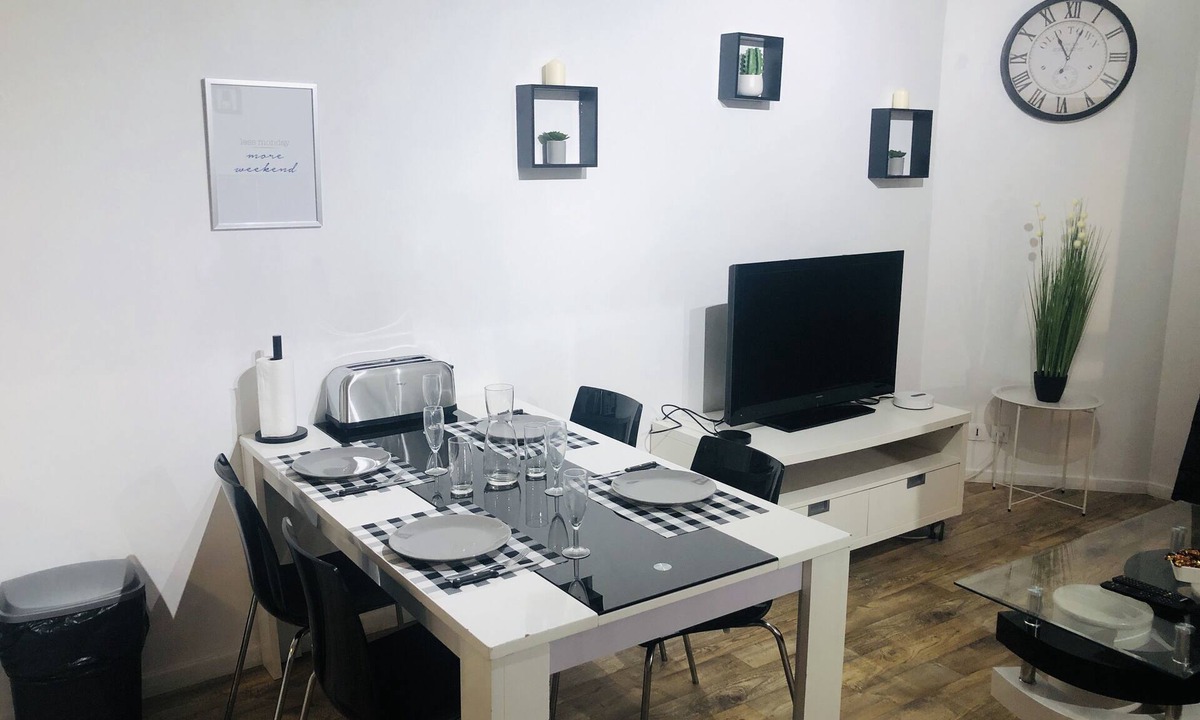 Blagnac Apartment | L'APPART'DE-GAULLE * PARK * STREETCAR * GARDEN * CHEK-IN * 24/24