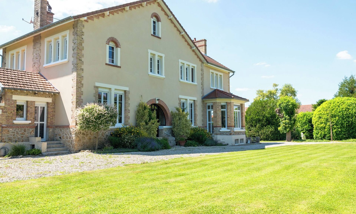 Saint-Hilaire-le-Petit House | L'Artbanne - The complete estate