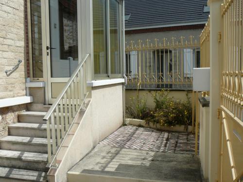 Conflans-sur-Seine House | L Hote Saison