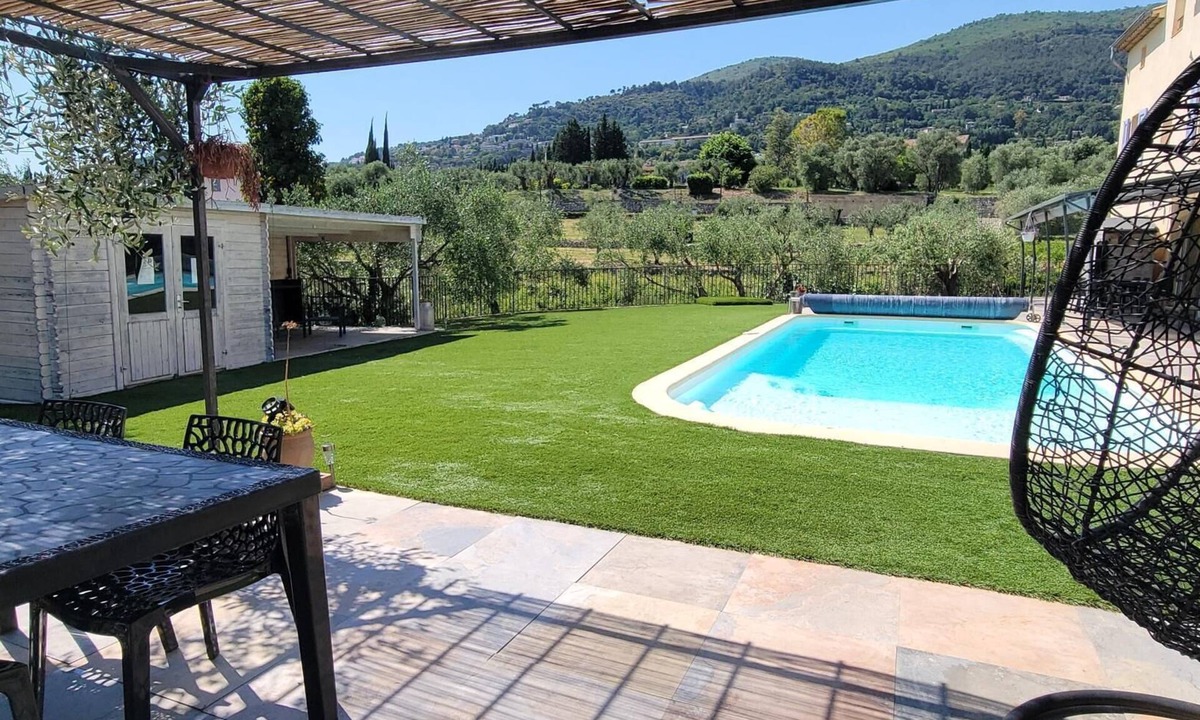 Grasse House | La Bastide Centifolia - Roses of May