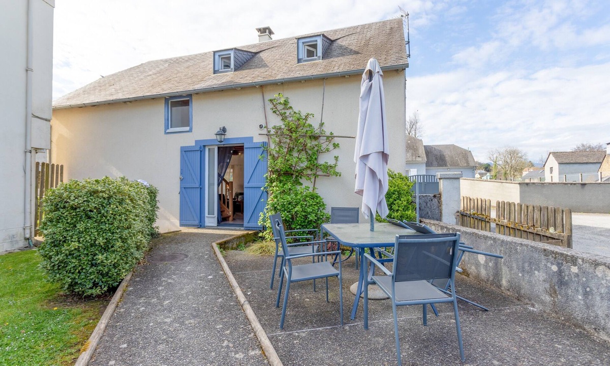 Ade House | La Bergerie – Cozy House 5 min from Lourdes, Private Garden, Terrace, WiFi
