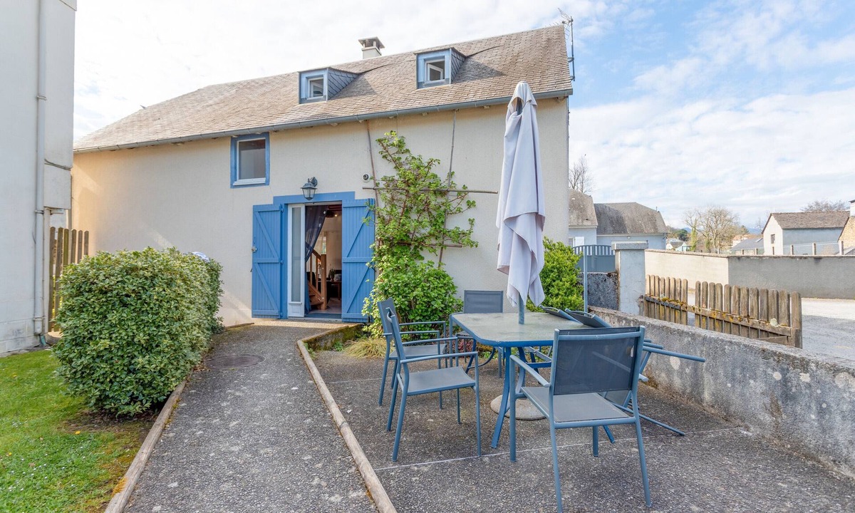 Ade House | La Bergerie – Cozy House 5 min from Lourdes, Private Garden, Terrace, WiFi