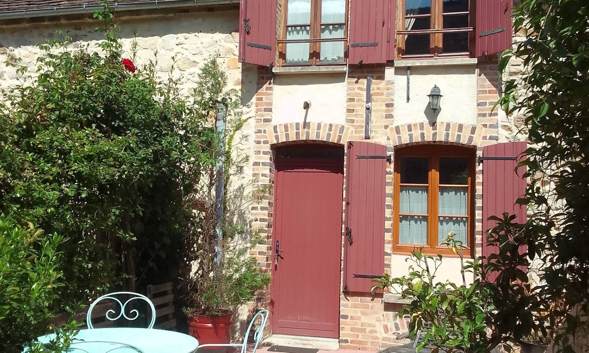 Villemanoche House | La bourguignonne with air conditioning on 2 levels