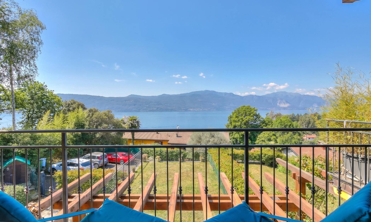 Cellina Apartment | La Brezza Del Lago Maggiore: Apartment with Terrace and View, Laveno Mombello, Italy