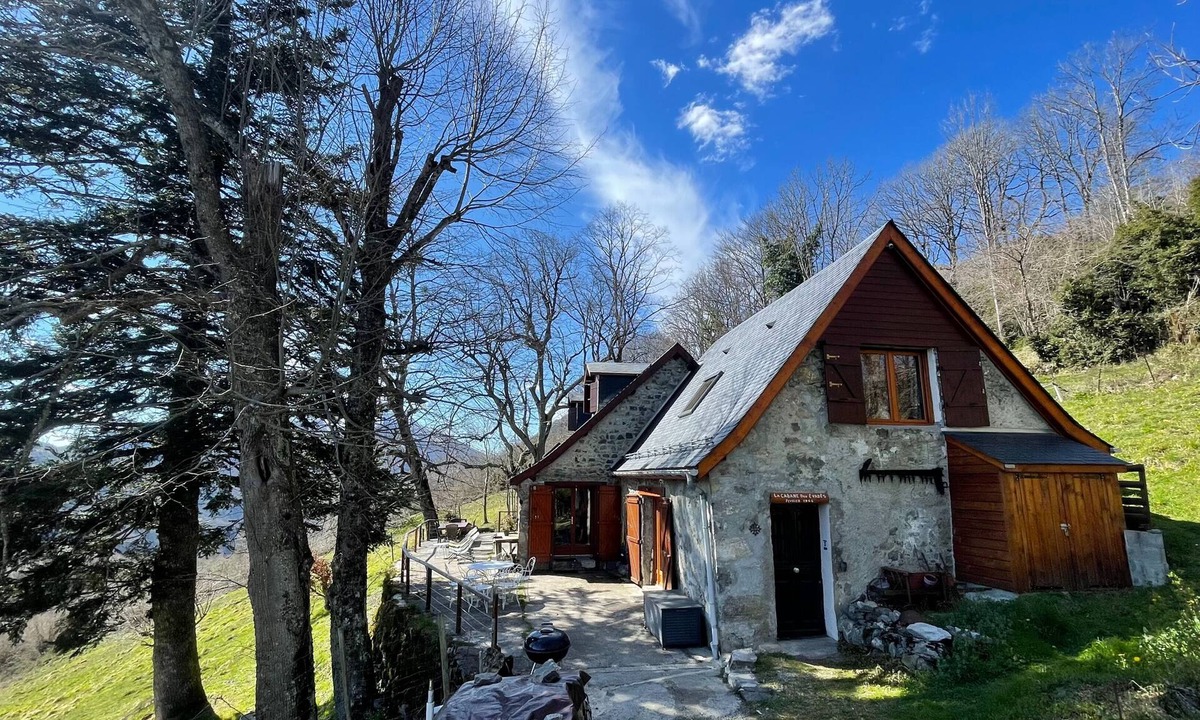 Portet-d'Aspet House | La Cabane des évadés. Rustic and modern self-catering cottage in the middle of nature