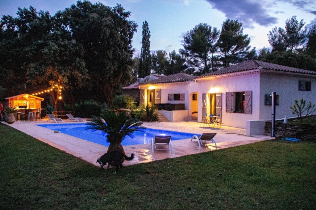 Le Castellet Cabin | La Carmagnole