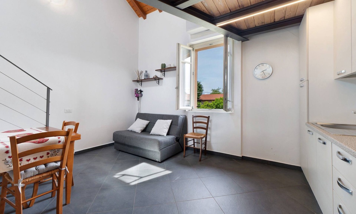 Angera Apartment | La Casa di Lillo Angera – Cozy Apartment Near Lakefront with Parking