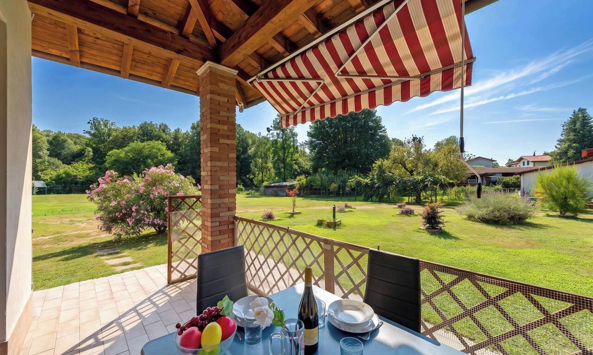 Leggiuno House | La Casa In Campagna: Rustic Retreat 800m from the Lake, Leggiuno, Italy