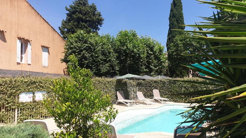 Le Beausset Hotel | La Cauquière By L'Epicurienne