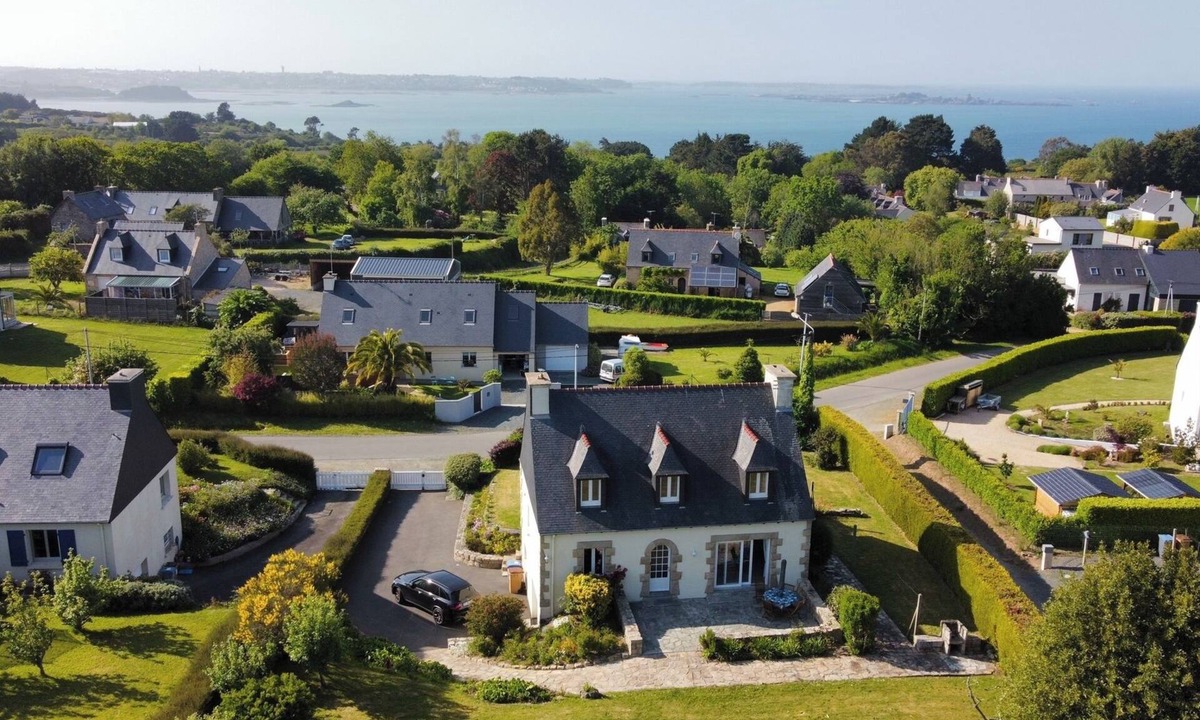 Plouezec House | La clé des falaises, located by the sea, discover the cliffs of Brittany
