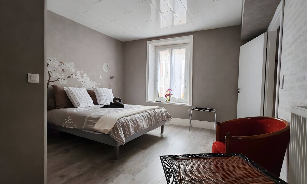 Forges-les-Bains Apartment | La diligence de la poste – Furnished T2 at Domaine Du Hêtre, shared garden & air conditioning