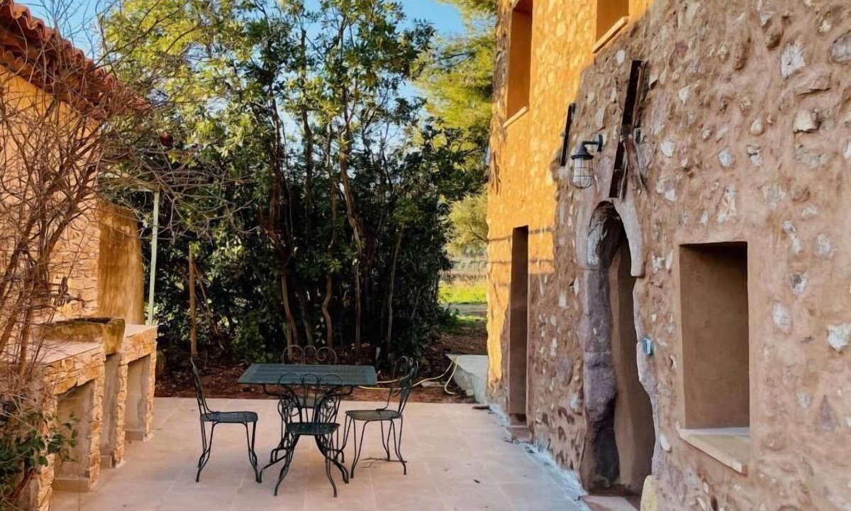 Cuers House | La Grange du Vendangeur, in the heart of organic vineyards.