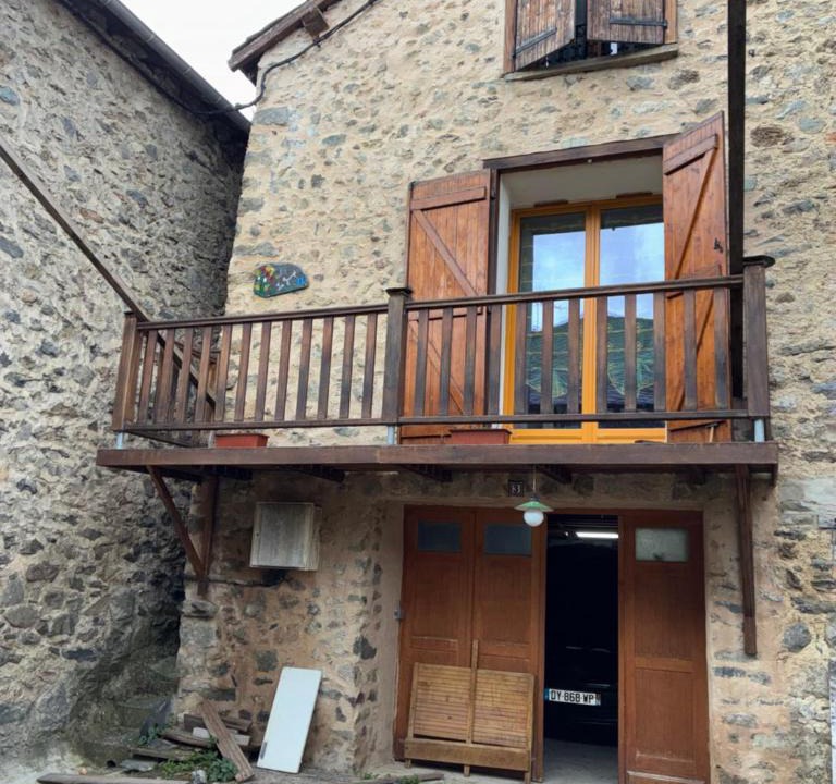 Mijanes House | La grange un refuge