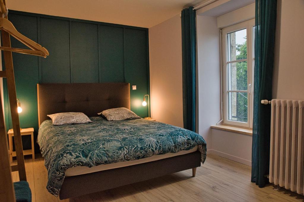 Le Cambout Bed & Breakfast | LA Jacarandière