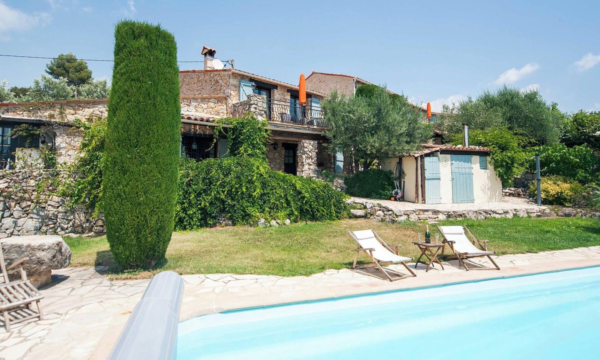 Mons House | La Lavande: Unique gite with a private Grand Salon and amazing view