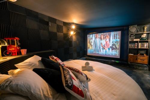 La Vicomte-sur-Rance House | La Loge Votre studio cinéma en bord de rance