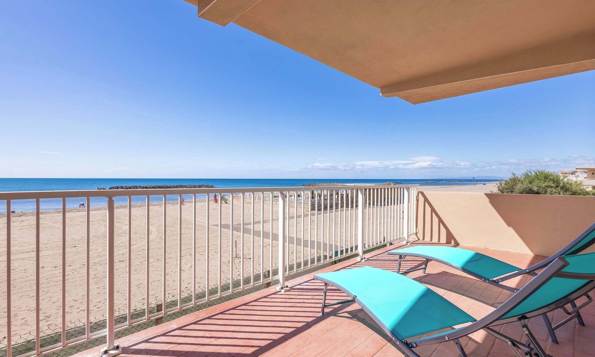 Valras-Plage Villa | La méridienneBeachfront Villa, Sand at Your Doorstep