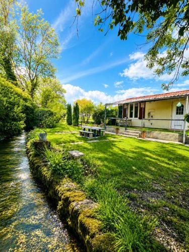 Grimaucourt-pres-Sampigny House | La maisonnette au bord de l eau
