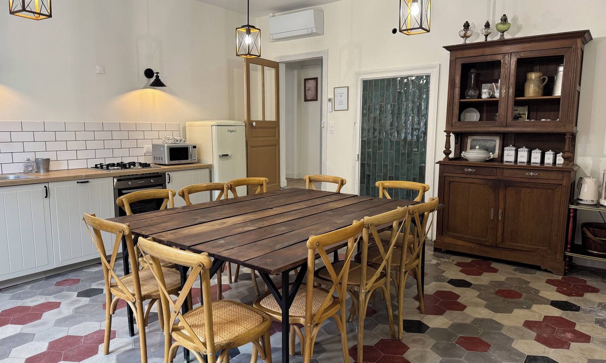 Courgenay House | La Maison 20 - gîte for 15 people