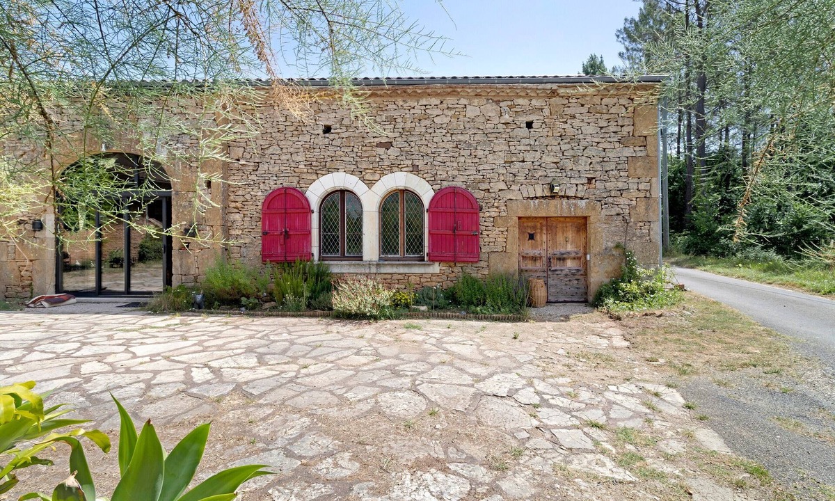 Frayssinet-le-Gelat Apartment | La Maison Dô – Stone House with Pool for 4 Guests Near Dordogne