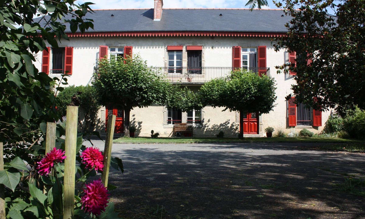 Livron Bed & Breakfast | La Maison de l'Ousse, a bed-and-breakfast in Béarn, near Lourdes and Pau.