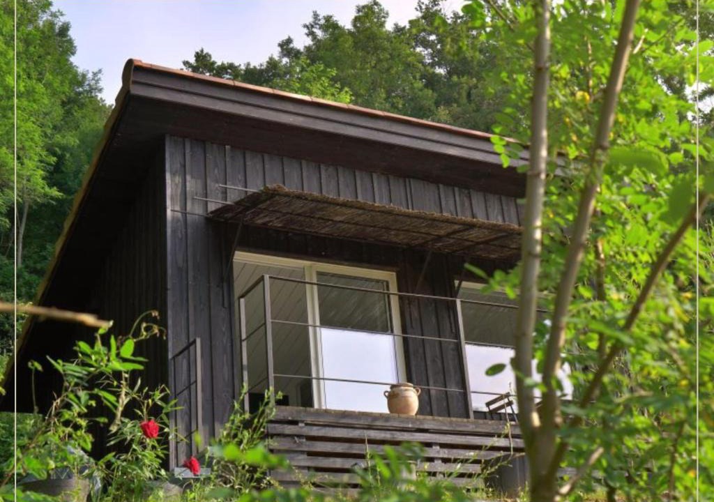 Ponlat-Taillebourg Apartment | La Pause En Soi - Cabanes climatisées avec Jaccuzi privatif en option