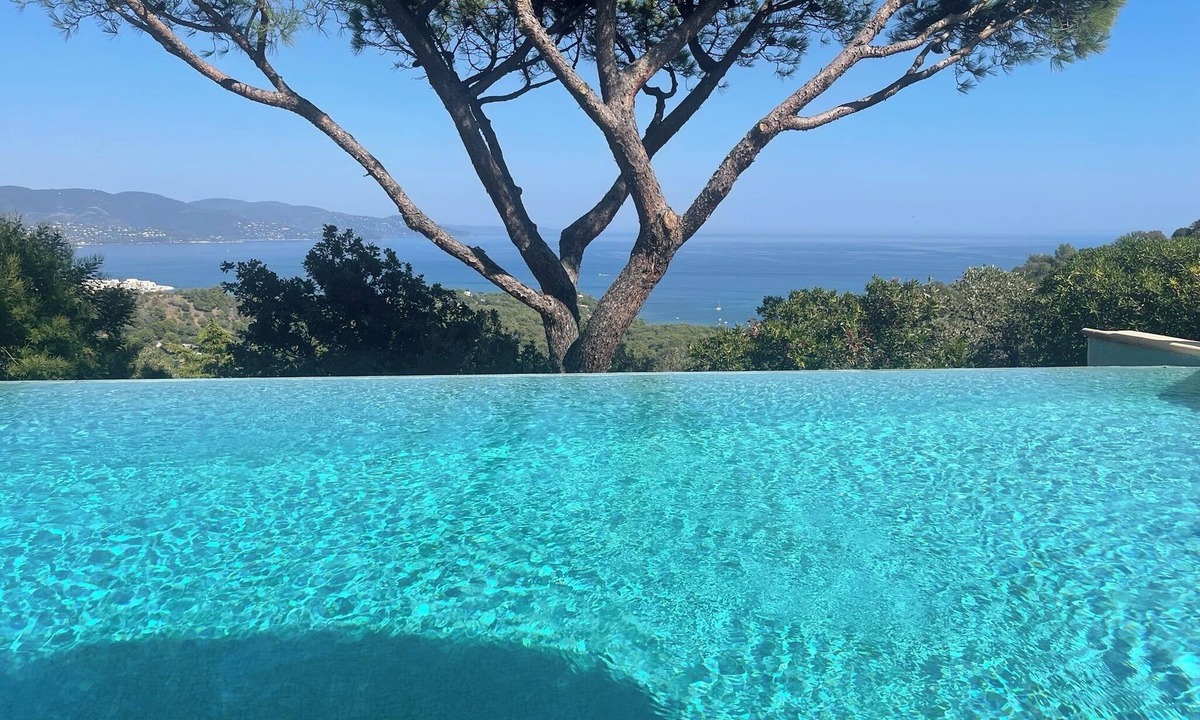 Cap Benat House | La Petite Bastide, La Petite Bastide, Villa de rêve au Gaou Bénat, Vue mer panoramique et piscine !