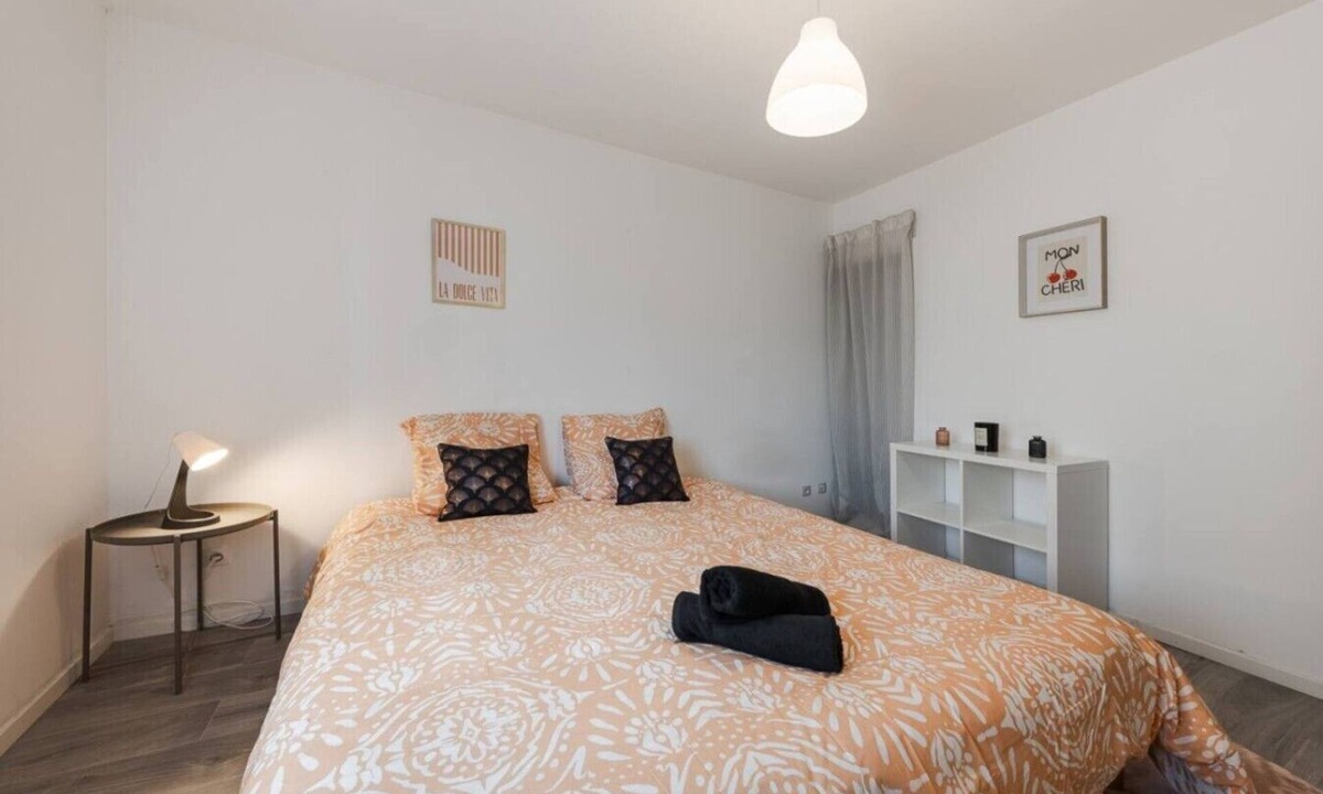 Moret-sur-Loing Apartment | La Porte de Moret - Sleeps 3
