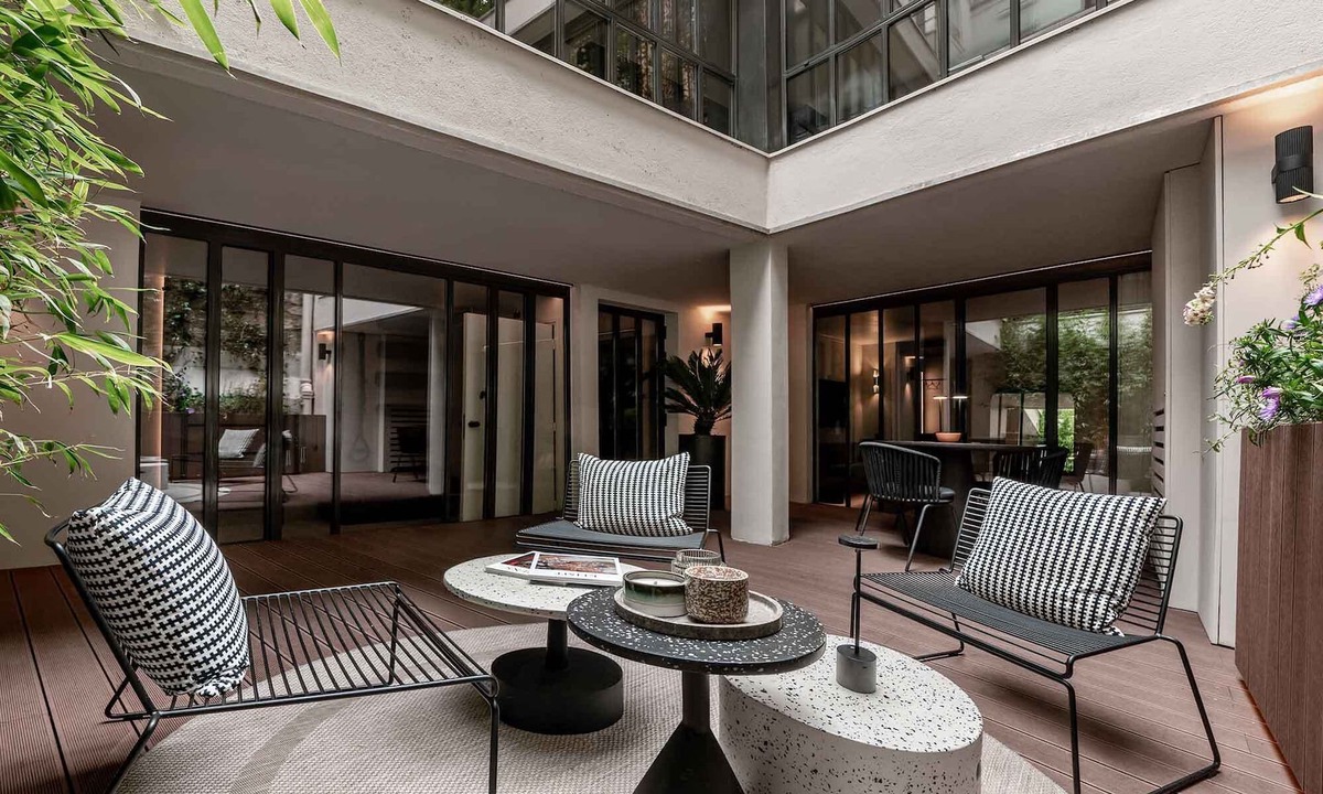 Archives House | La Résidence Vieux Marais: patio, sauna, fitness room, air conditioning