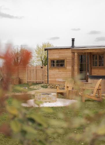 Blamont Cabin | La Roulotte - Bain Nordique - Sauna et Animaux