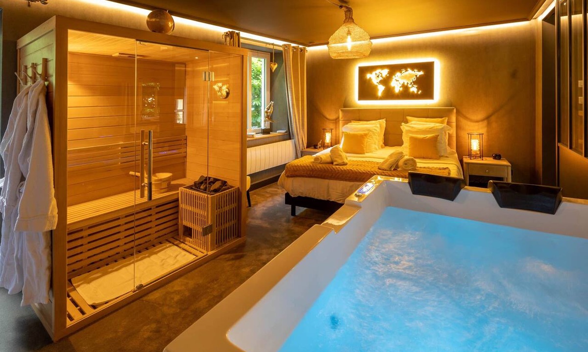Kaysersberg Apartment | La Suite - Romantic escape with spa and private sauna, Beautiful suite with spa, sauna and parkin