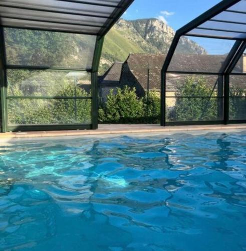 Bielle Apartment | La Suite Unique - Le jardin sur les Pyrénées- vue panoramique montagne -jardin clôturé privé de 100m2-Parking-Linge de lit et serviettes compris-