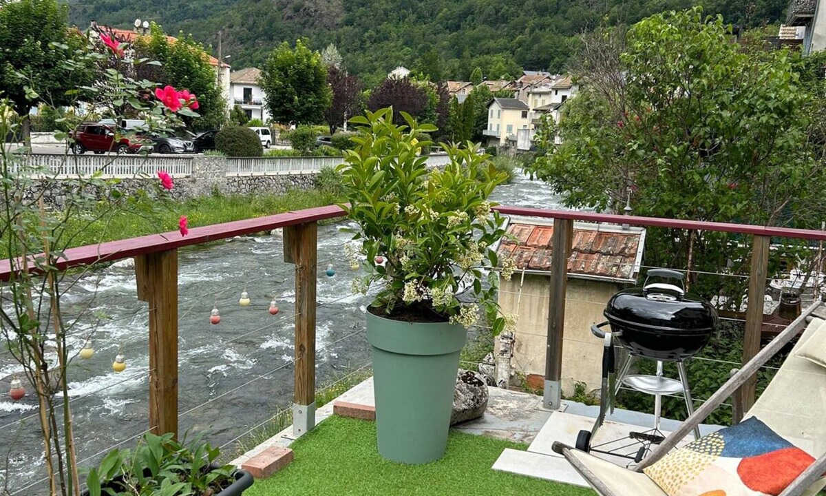 Ax-les-Thermes Apartment | La Terrasse Rouge 5mn télécabines center village 3 bedrooms, 2 bathrooms, beautiful terrace