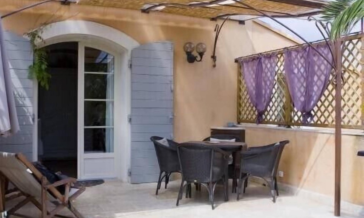 La Cadiere-d'Azur Cottage | La Treille Mas Bouteillans, charm, comfort, calm amid the olive grove