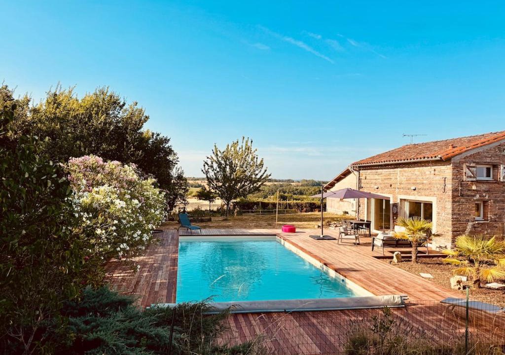 Roquemaure House | La Villa Belly - ancienne grange avec piscine et home cinema